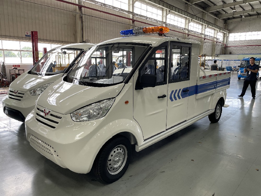 电动皮卡车